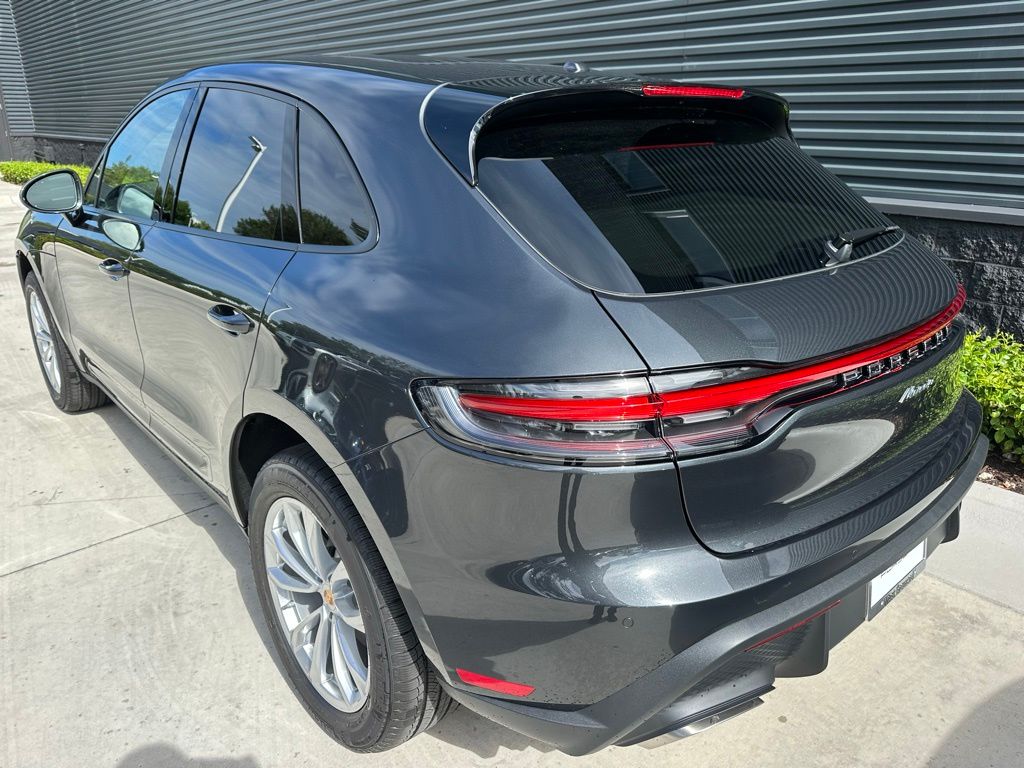 Thumbnail: 2025 Porsche Macan - 3