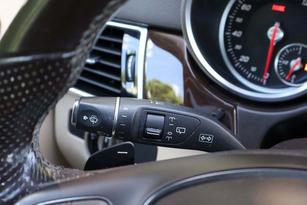 Thumbnail: 2016 Mercedes-Benz GLE - 23