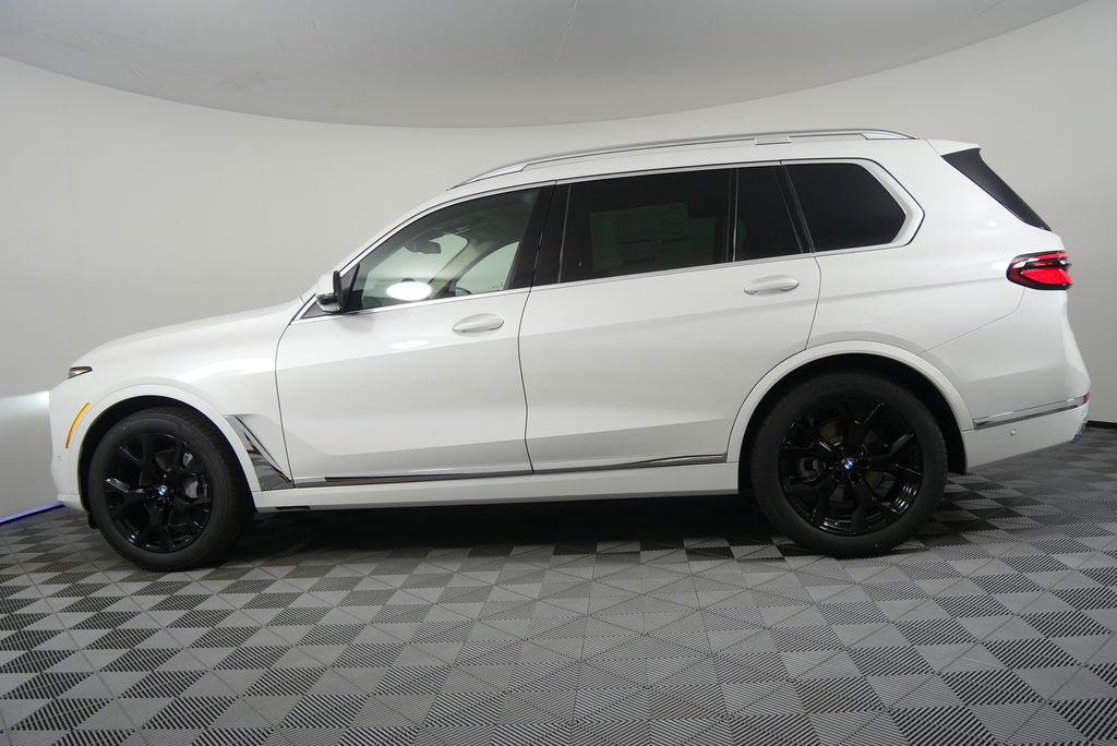 Thumbnail: 2026 BMW X7 - 6