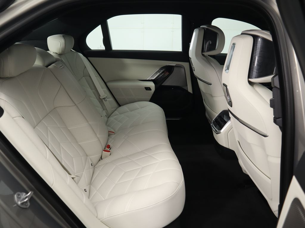 Thumbnail: 2025 BMW 7 Series - 23