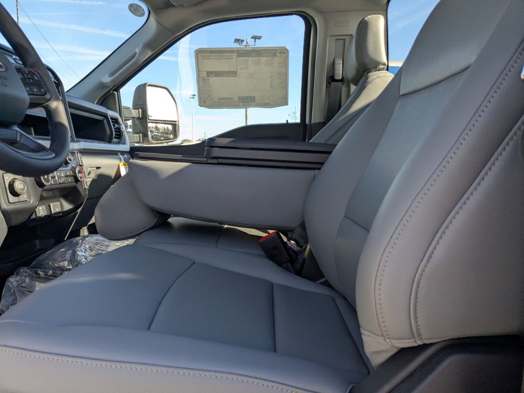 2025 Ford F-600 Chassis XL