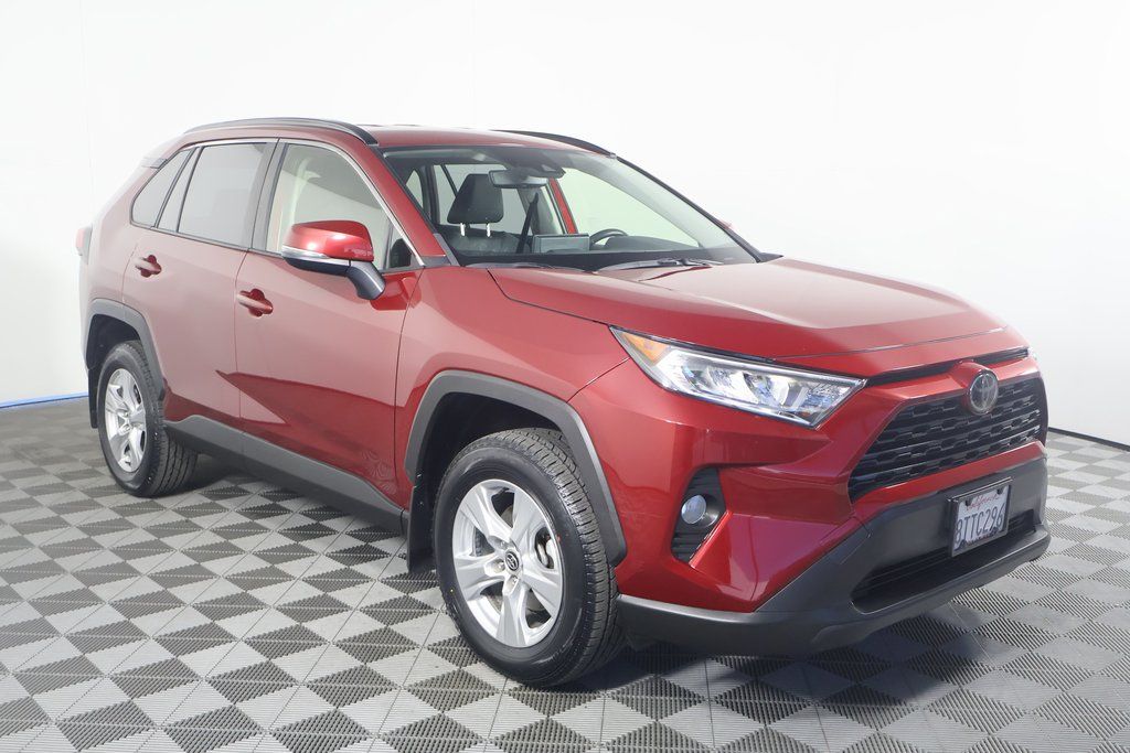 2021 Toyota RAV4 XLE 3