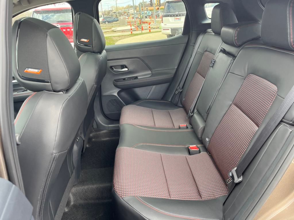 2025 Nissan Kicks SR photo