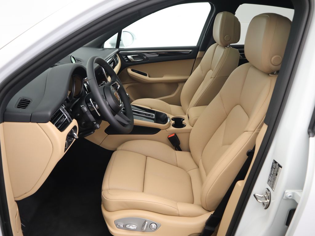 Thumbnail: 2025 Porsche Macan - 5