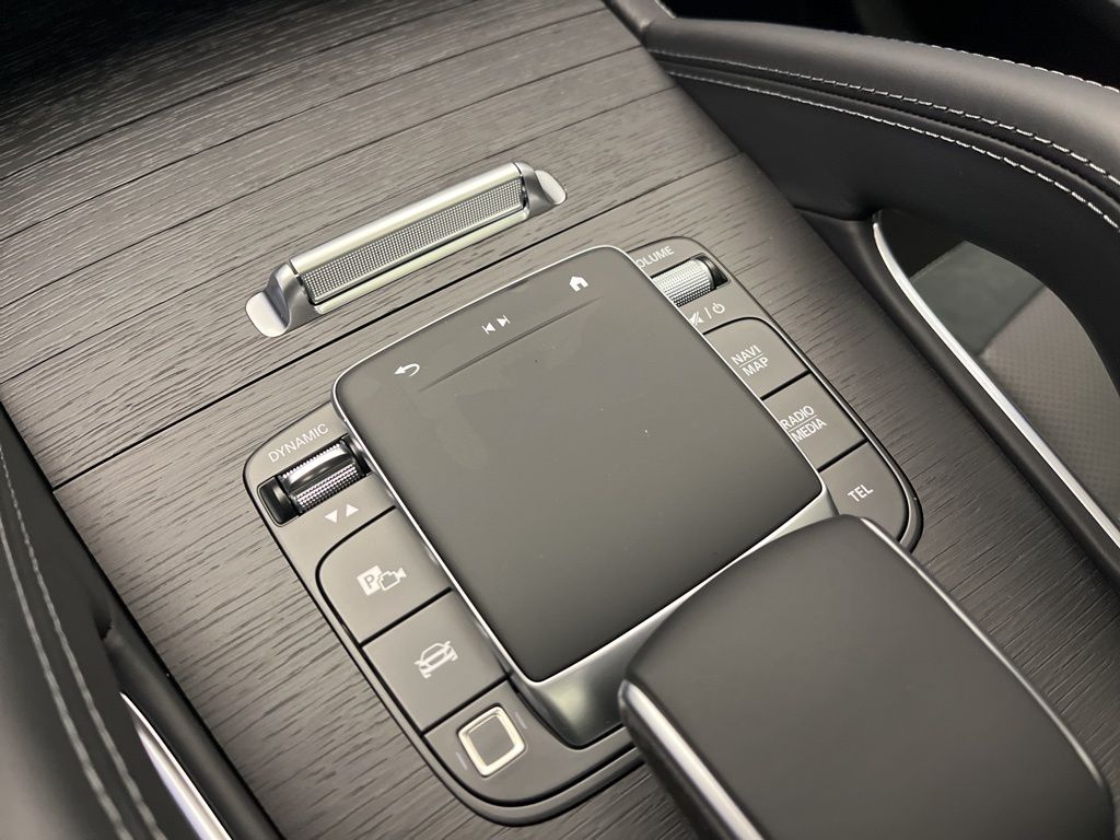 Thumbnail: 2026 Mercedes-Benz GLE - 19