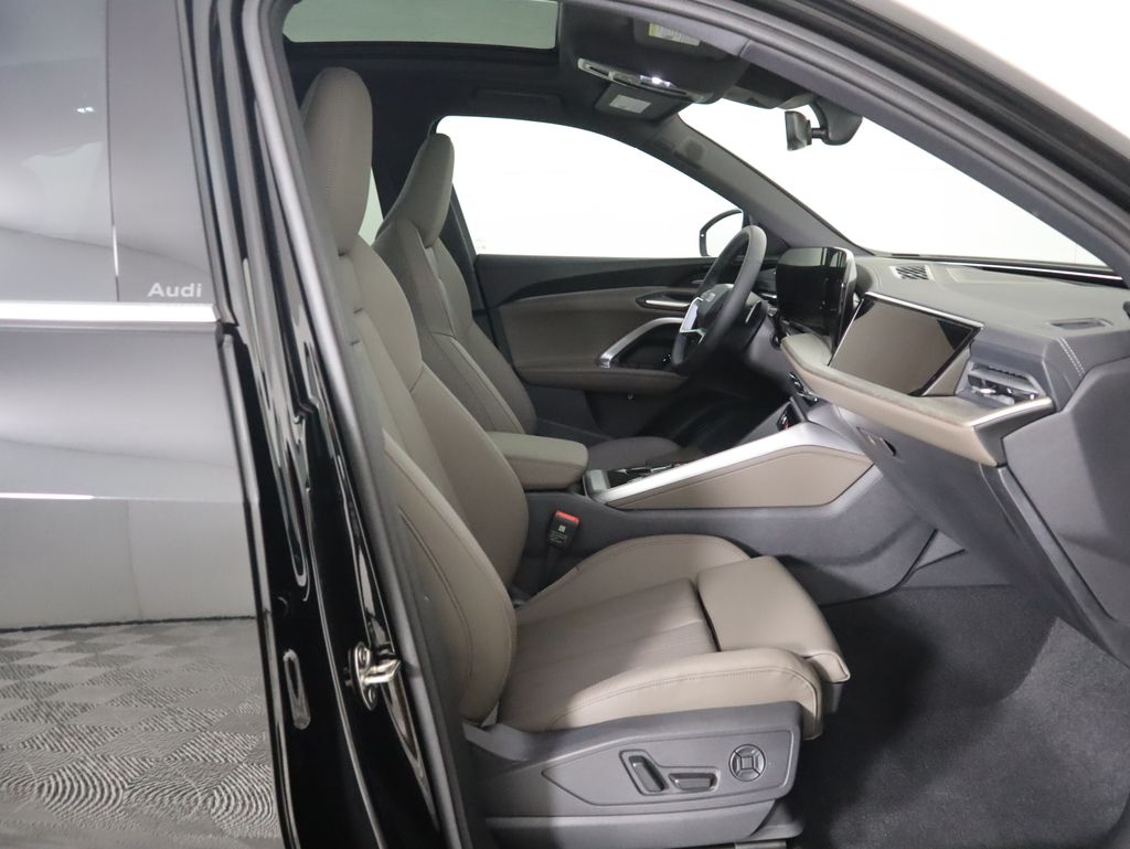 Thumbnail: 2025 Audi Q5 - 22