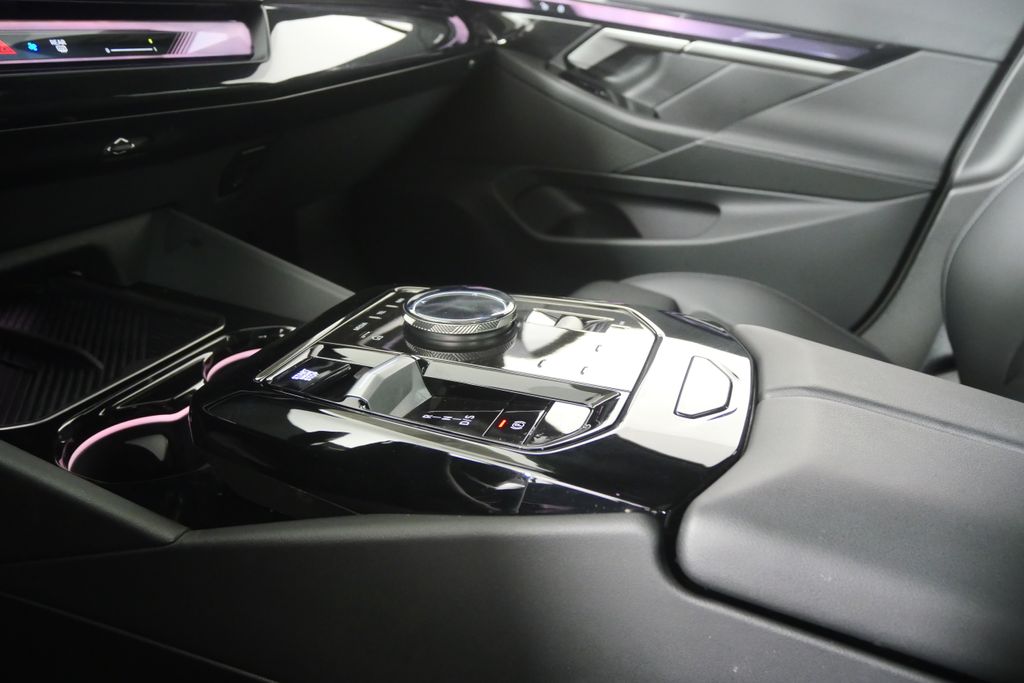 Thumbnail: 2026 BMW 5 Series - 24