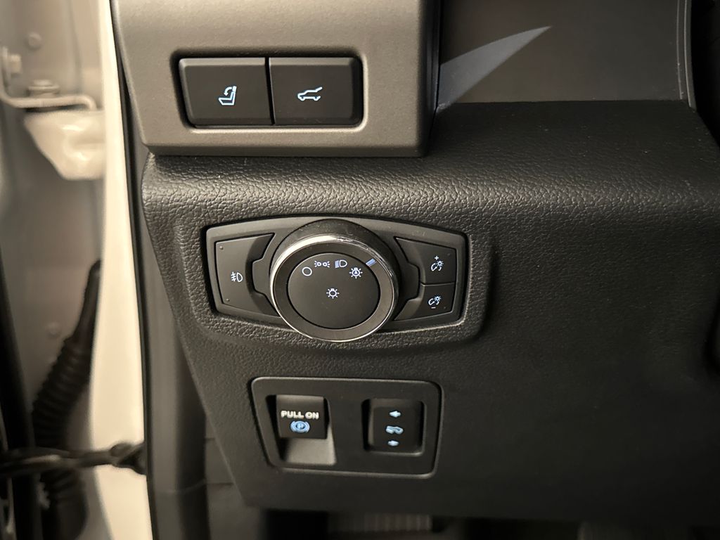 2019 White Platinum Clearcoat Metallic Ford Expedition Max XLT RWD SUV
