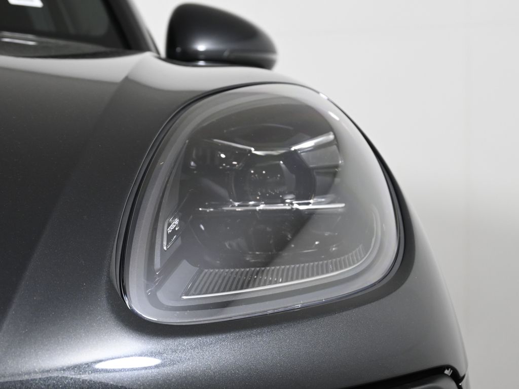 Thumbnail: 2026 Porsche Macan - 11