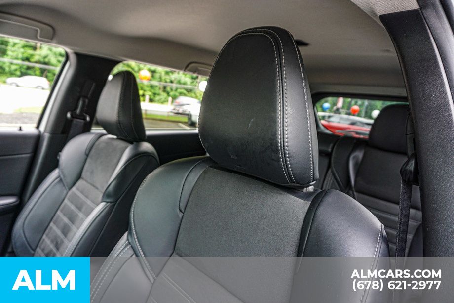 Used 2025 Silver Mitsubishi SE image 18