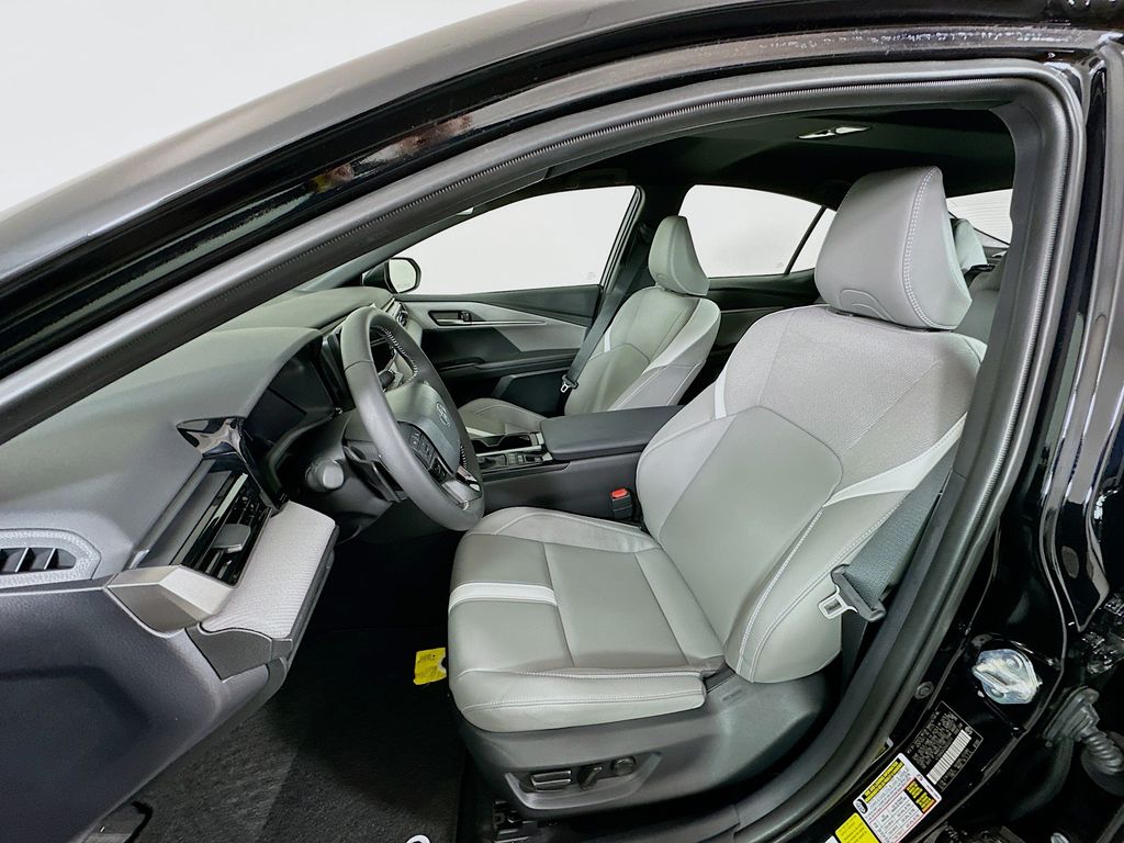 Thumbnail: 2025 Toyota Camry - 21