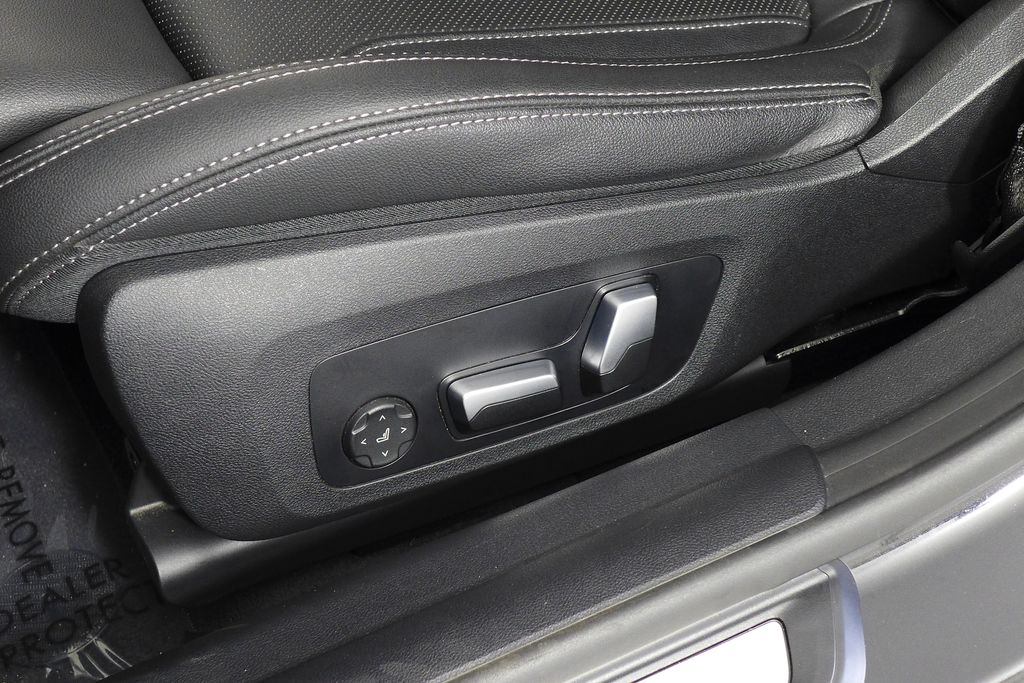 Thumbnail: 2023 BMW i4 - 23