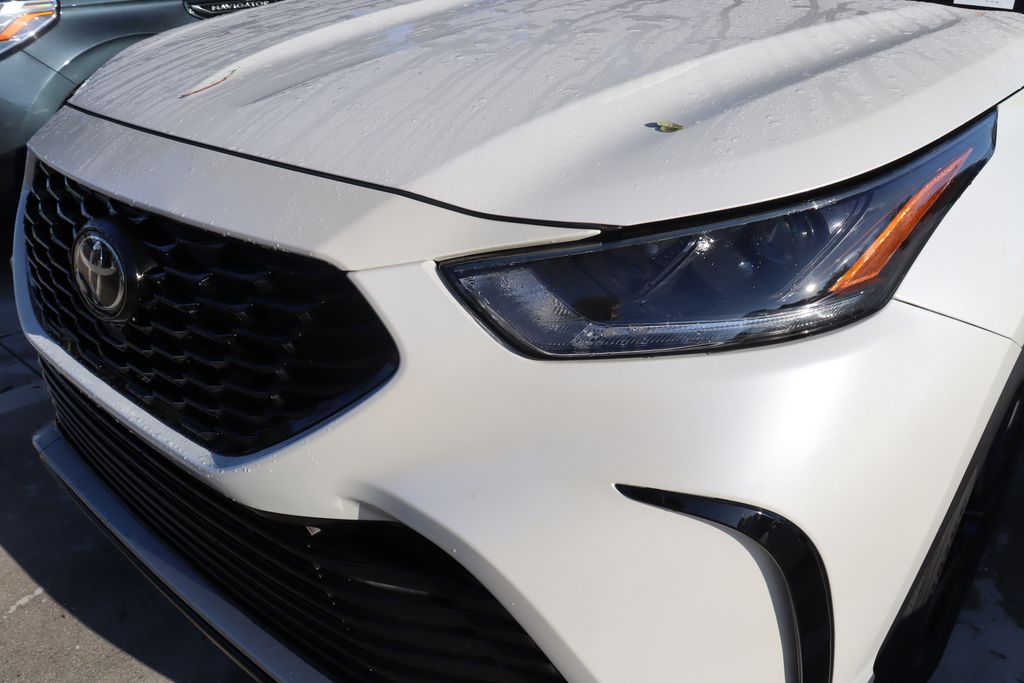 Thumbnail: 2023 Toyota Highlander - 3
