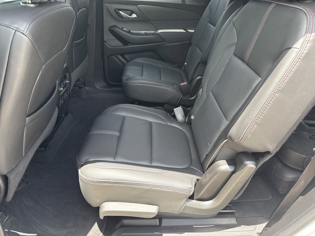 2023 Chevrolet Traverse RS White at Community Kia