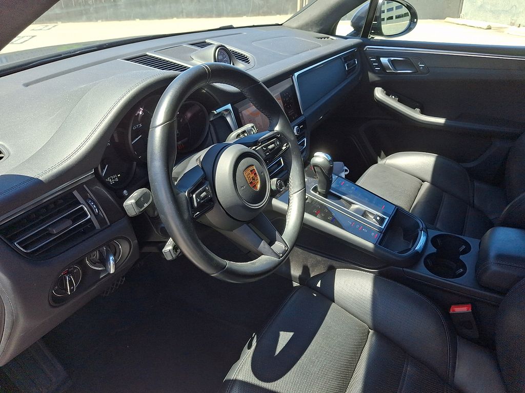 Thumbnail: 2022 Porsche Macan - 4