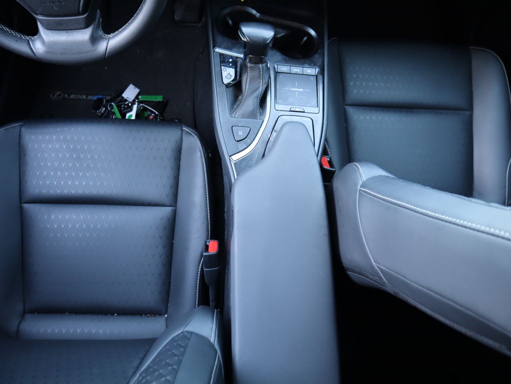 Thumbnail: 2022 Lexus UX - 8