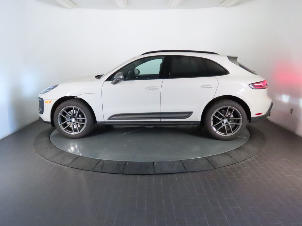 Thumbnail: 2025 Porsche Macan - 2