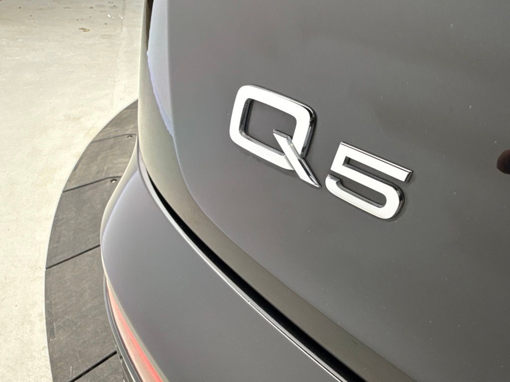 Thumbnail: 2023 Audi Q5 - 10