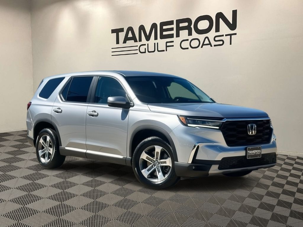 Honda Pilot EX-L AWD with Captains Chairs