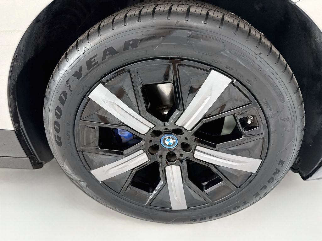 Certified Used 2025 Gray BMW xDrive50 image 30
