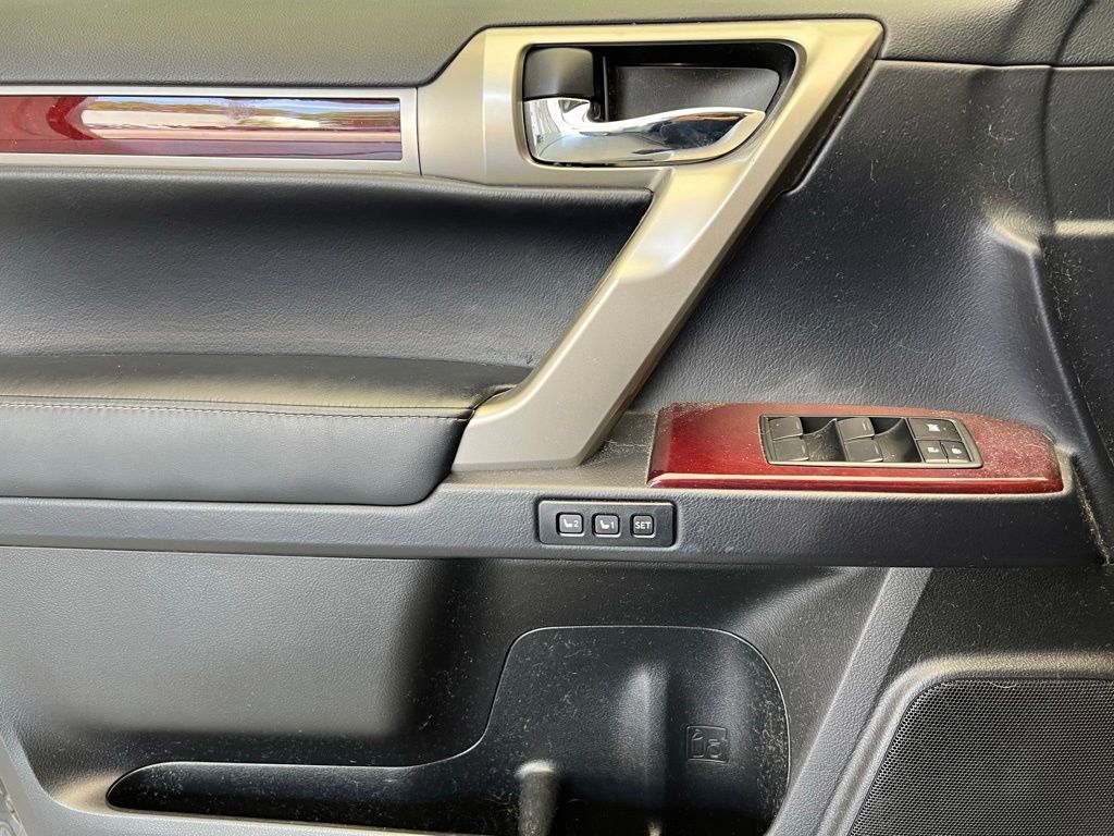 Thumbnail: 2019 Lexus GX - 15