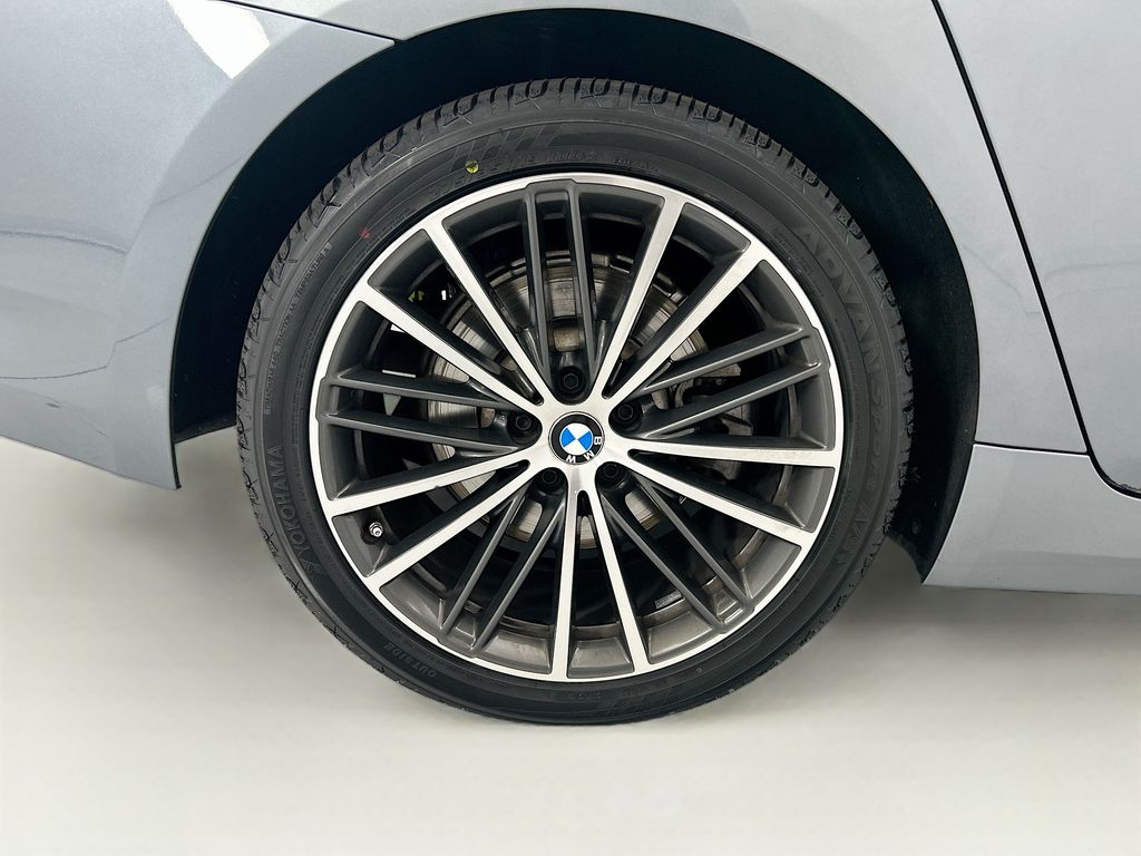 Thumbnail: 2022 BMW 5 Series - 32