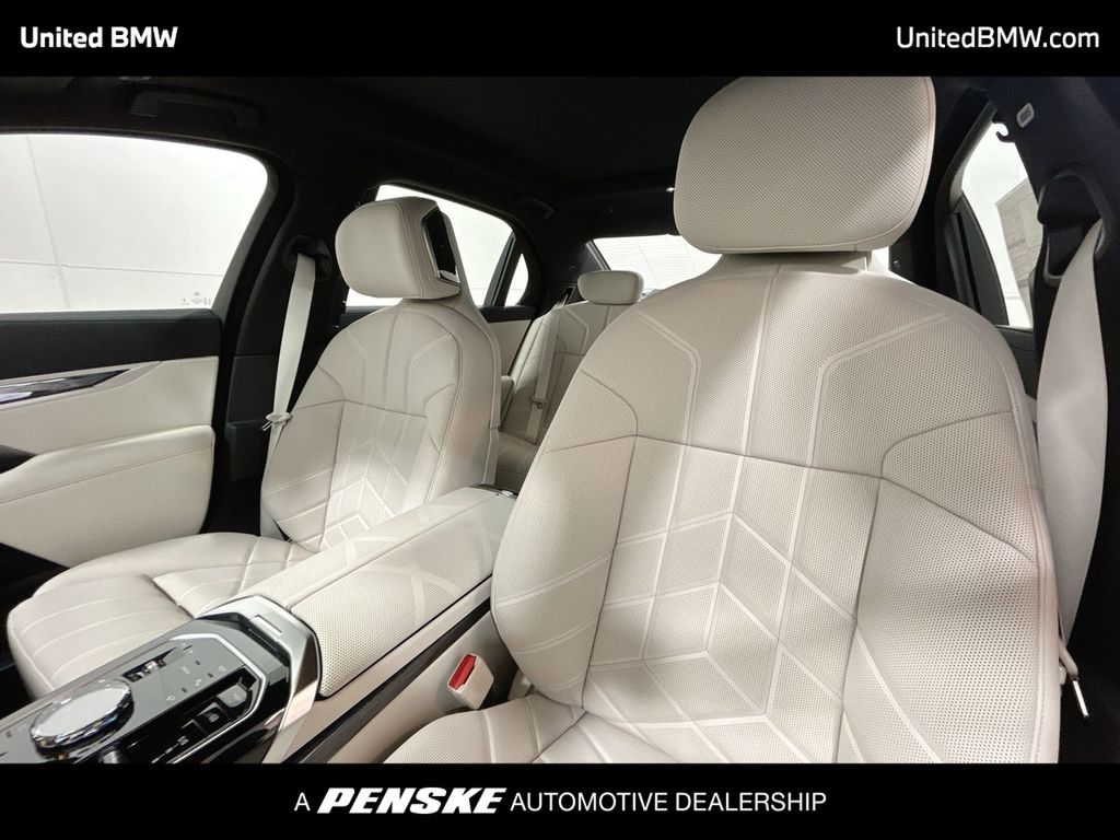 Thumbnail: 2026 BMW 7 Series - 13