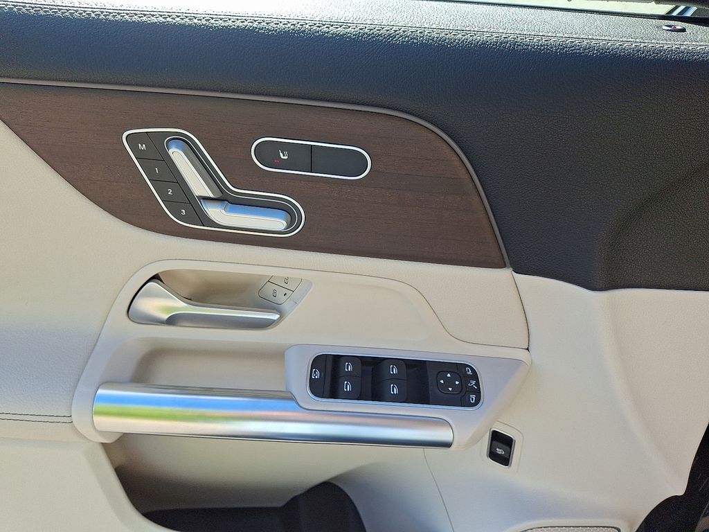 2021 Mercedes-Benz GLA 250 4MATIC 12