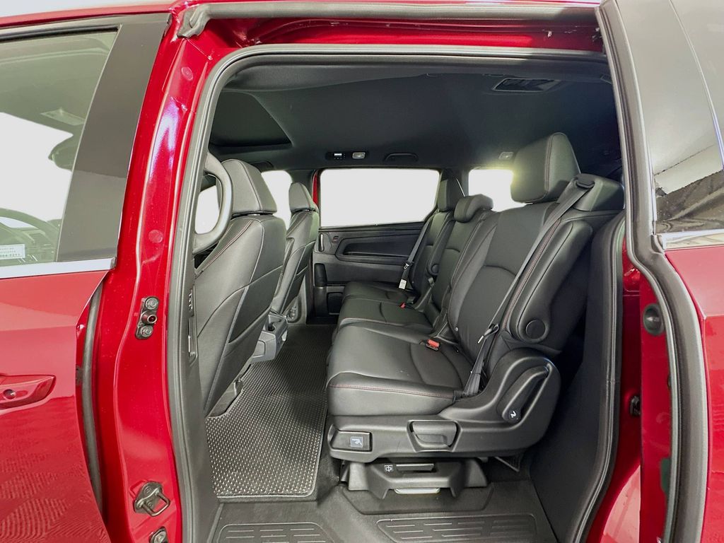 Thumbnail: 2026 Honda Odyssey - 16