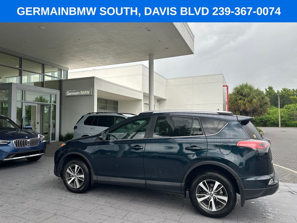 Used 2018 Blue Toyota XLE image 7