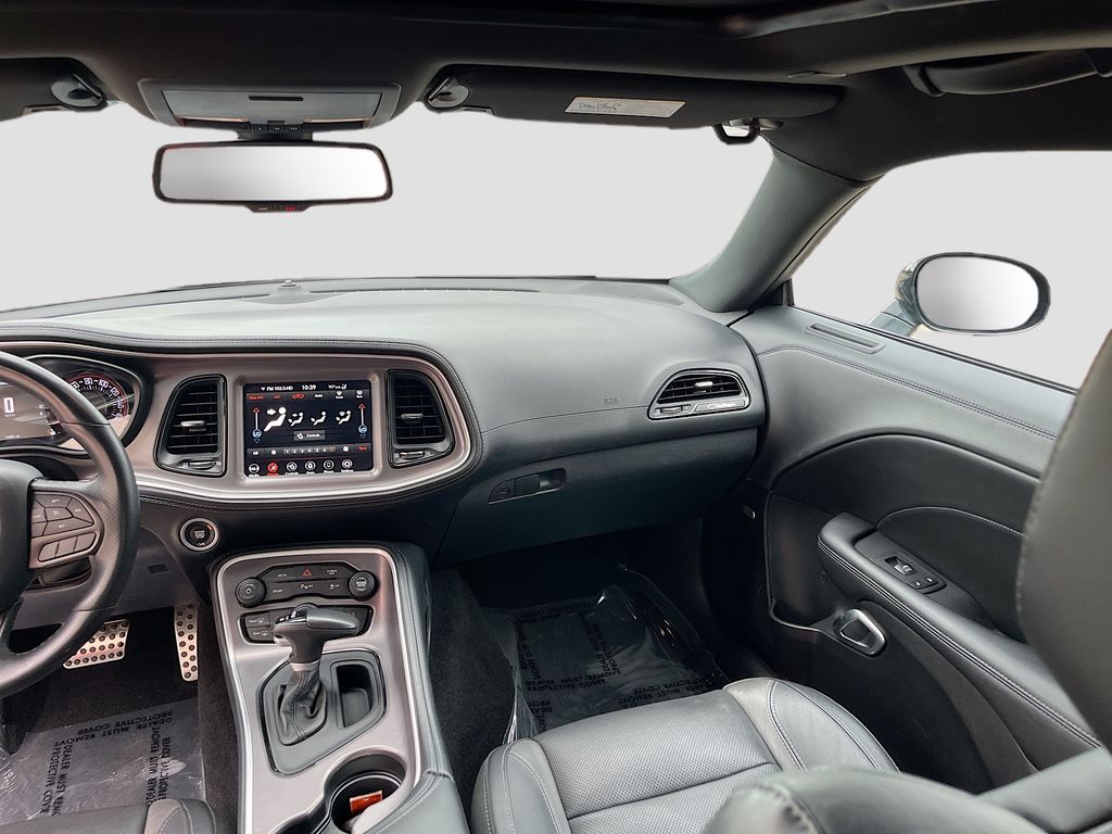Used 2022 Black Dodge SXT image 24