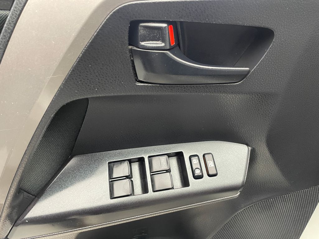 Thumbnail: 2018 Toyota RAV4 - 10