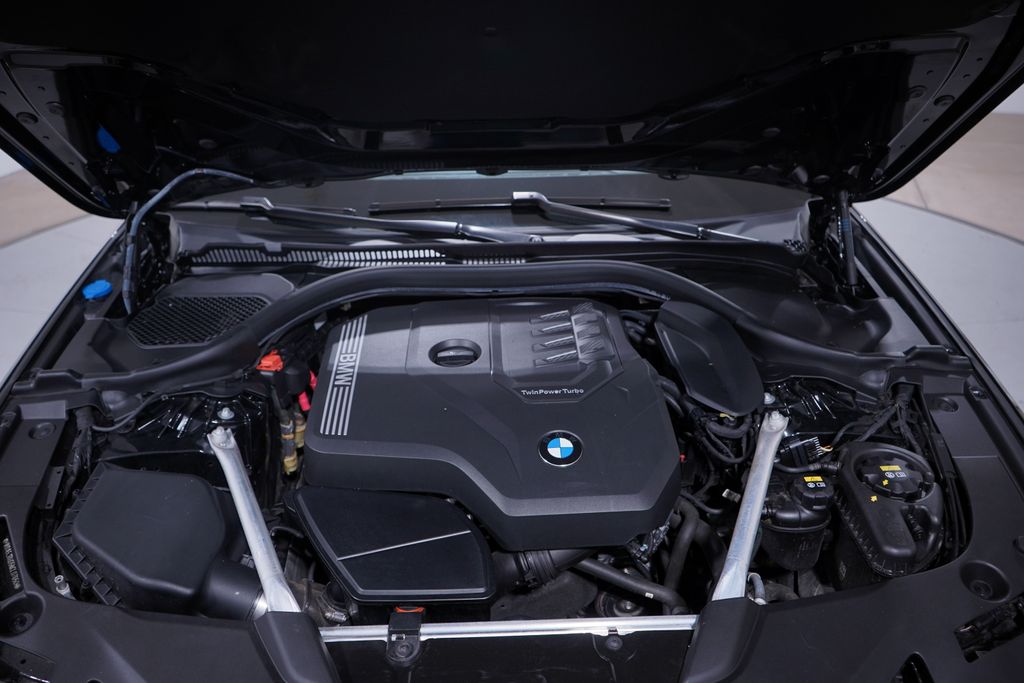 Thumbnail: 2022 BMW 5 Series - 24