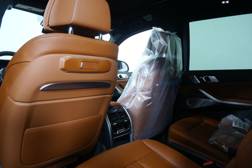 Thumbnail: 2026 BMW X7 - 20