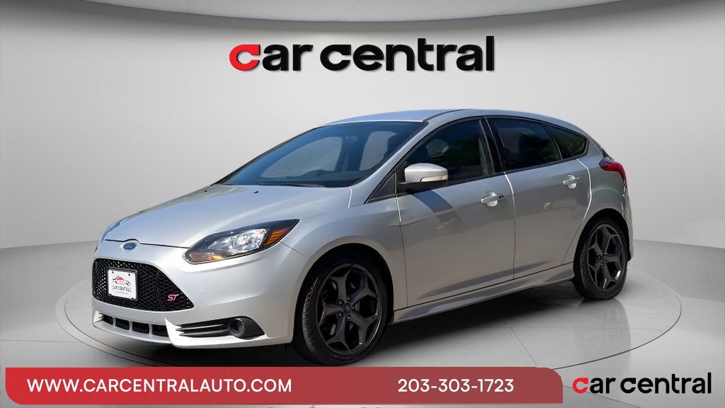 Ingot Silver 2014 Ford Focus Hatchback Front-Wheel Drive 6-Speed Manual