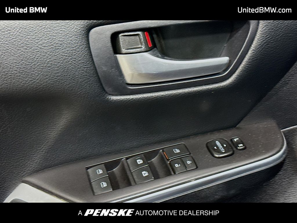 Thumbnail: 2016 Toyota Camry - 3