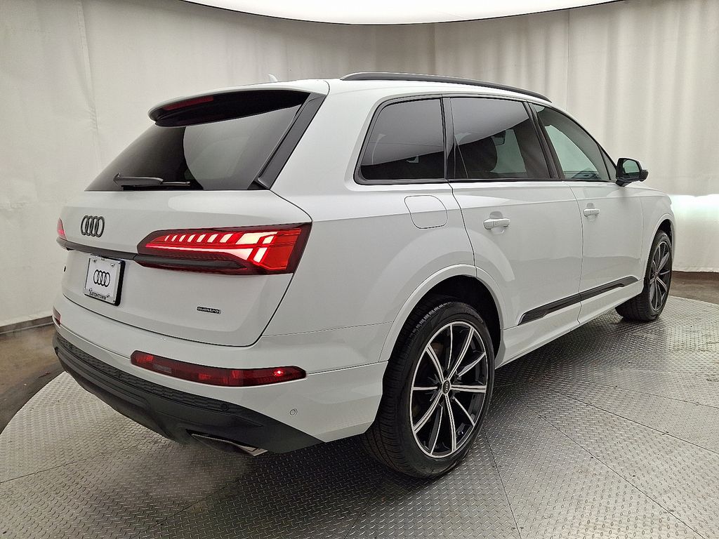 Thumbnail: 2026 Audi Q7 - 3