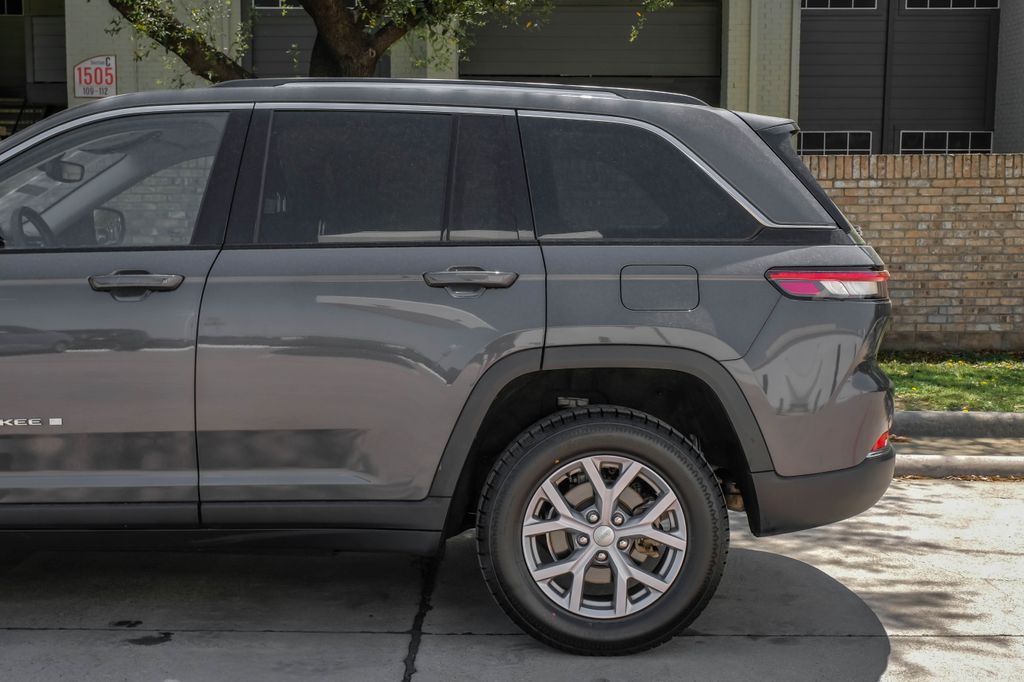 used 2022 Jeep Grand Cherokee car, priced at $28,000