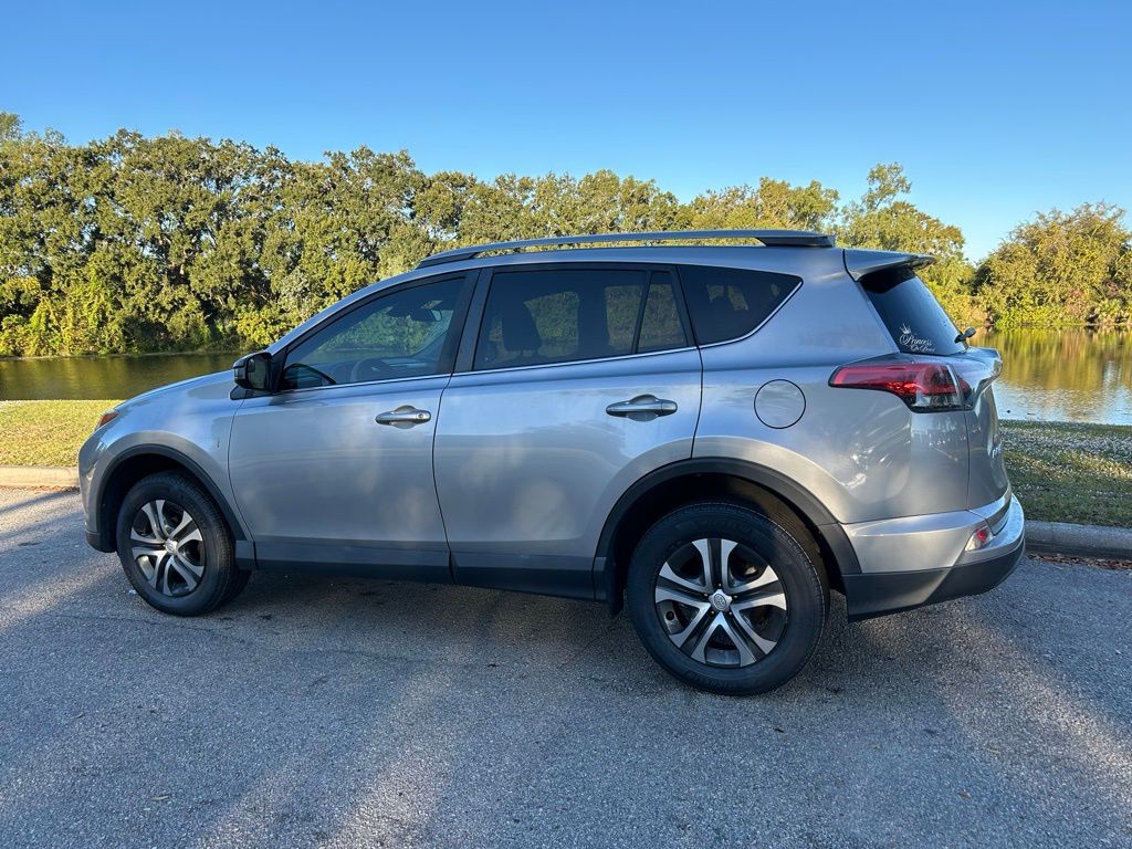 Thumbnail: 2018 Toyota RAV4 - 3