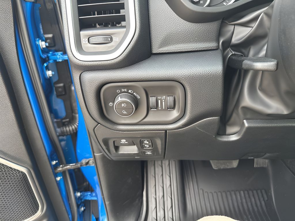 New 2026 Blue Ram Laramie image 29