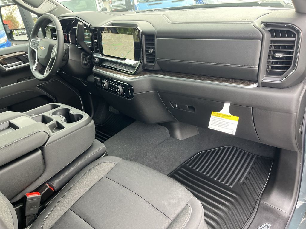 2025 Chevrolet Silverado 2500HD LT photo