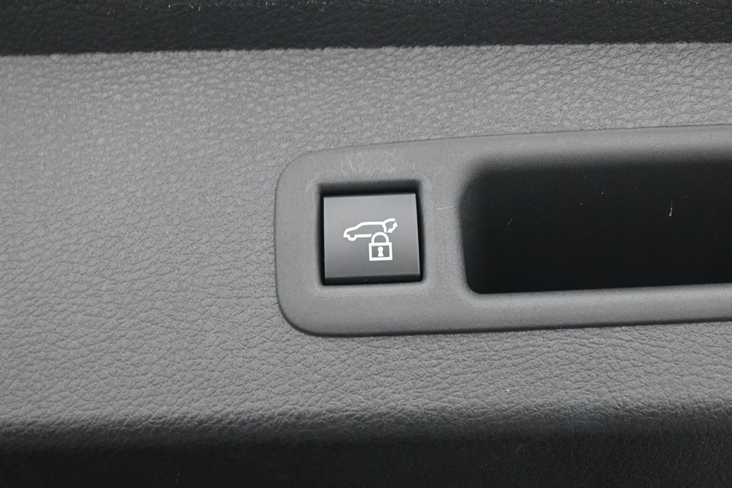 Used 2025 Midnight Black Metallic Toyota XLE image 39