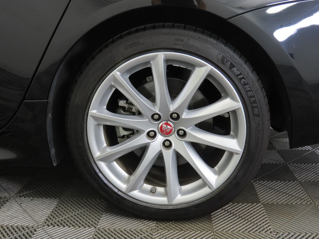 Thumbnail: 2019 Jaguar XJ - 32