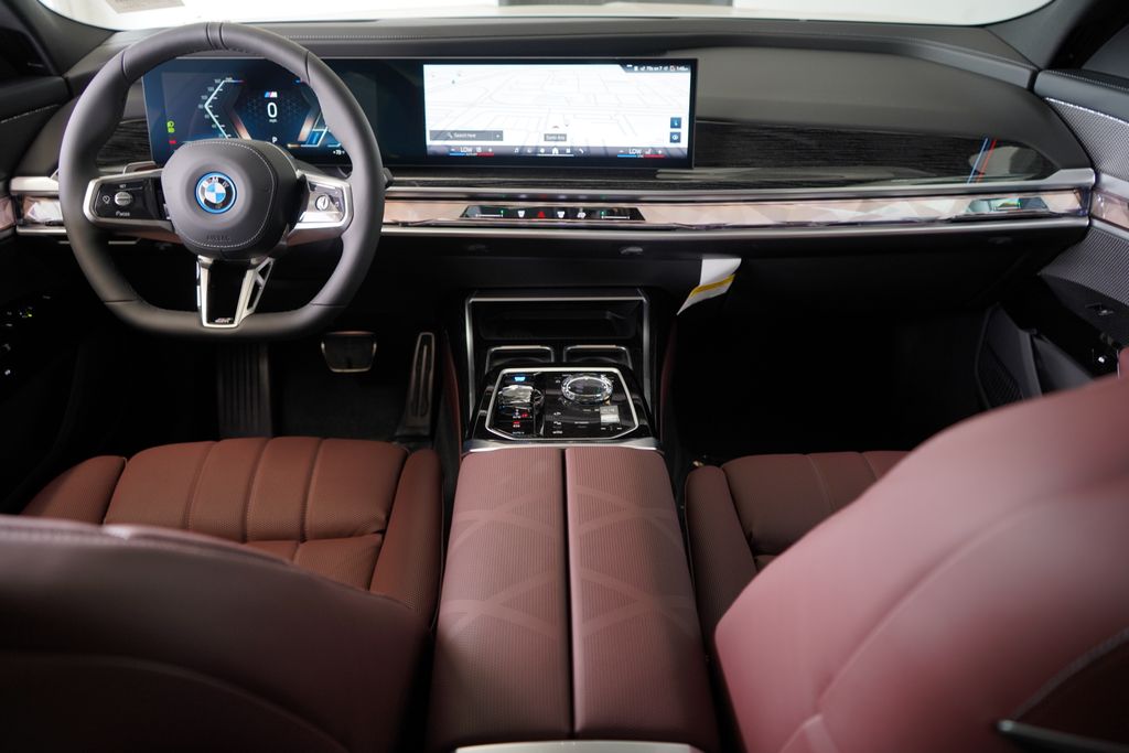 Thumbnail: 2025 BMW i7 - 14