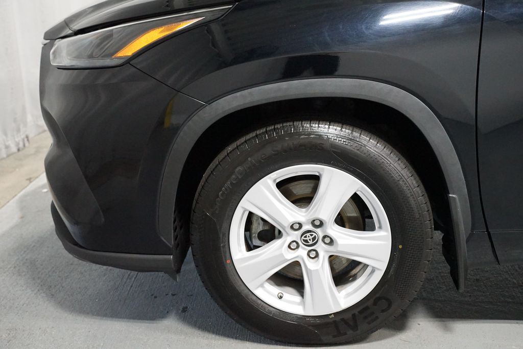 Thumbnail: 2023 Toyota Highlander - 5