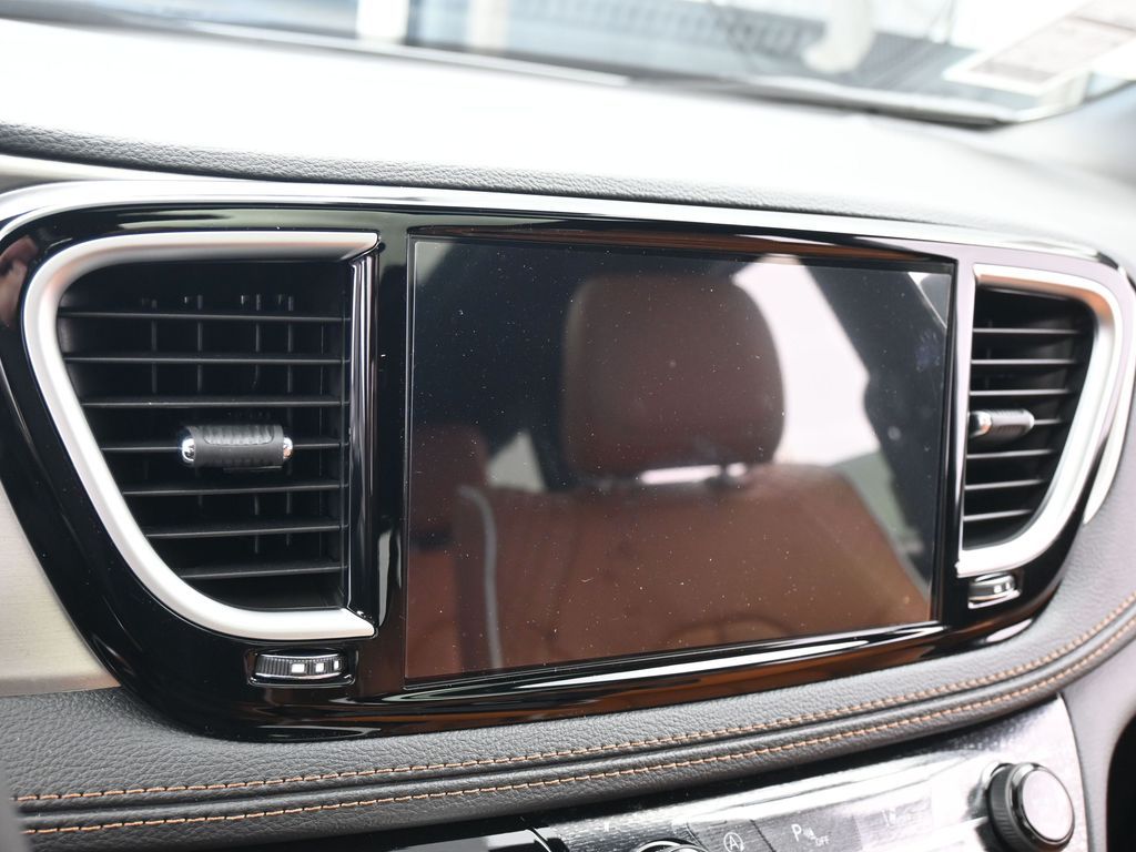 New 2026 Bright White Clearcoat Chrysler Pinnacle image 18