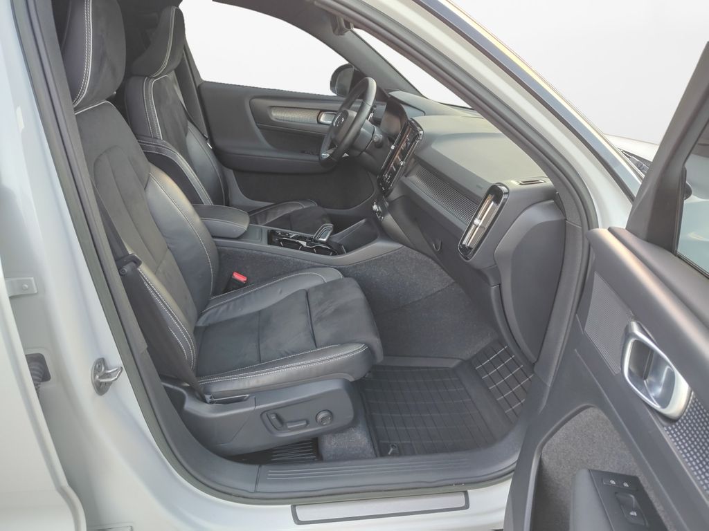 Used Car 2022 Volvo Xc40  R-design For Sale Under $30,000 In Austin, Texas