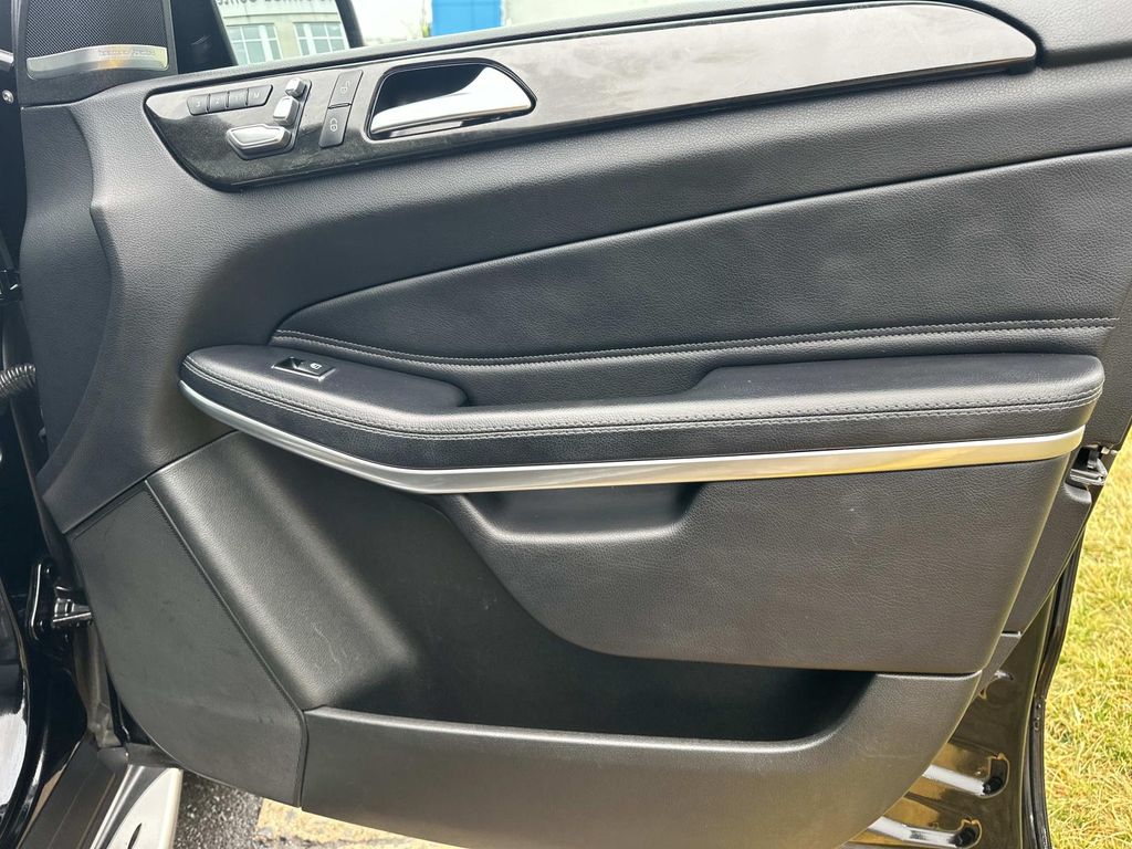 Thumbnail: 2018 Mercedes-Benz GLS - 19