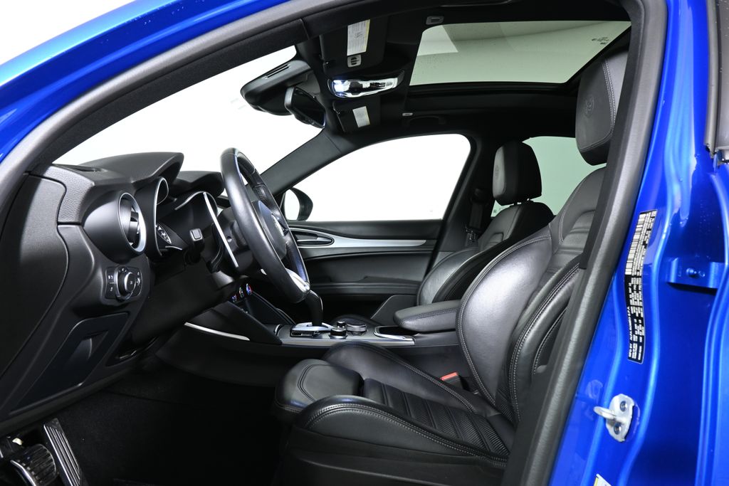 Thumbnail: 2022 Alfa Romeo Stelvio - 3