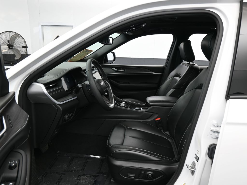 Used 2024 Bright White Clearcoat Jeep Limited image 12